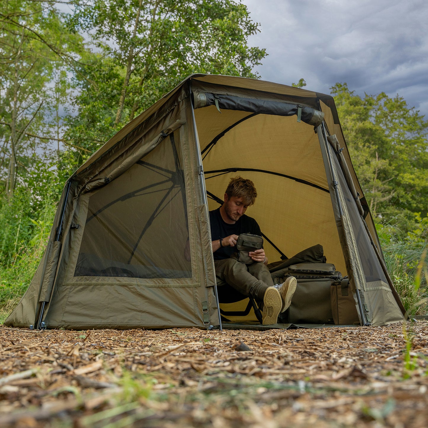 Avid revolve brolly system