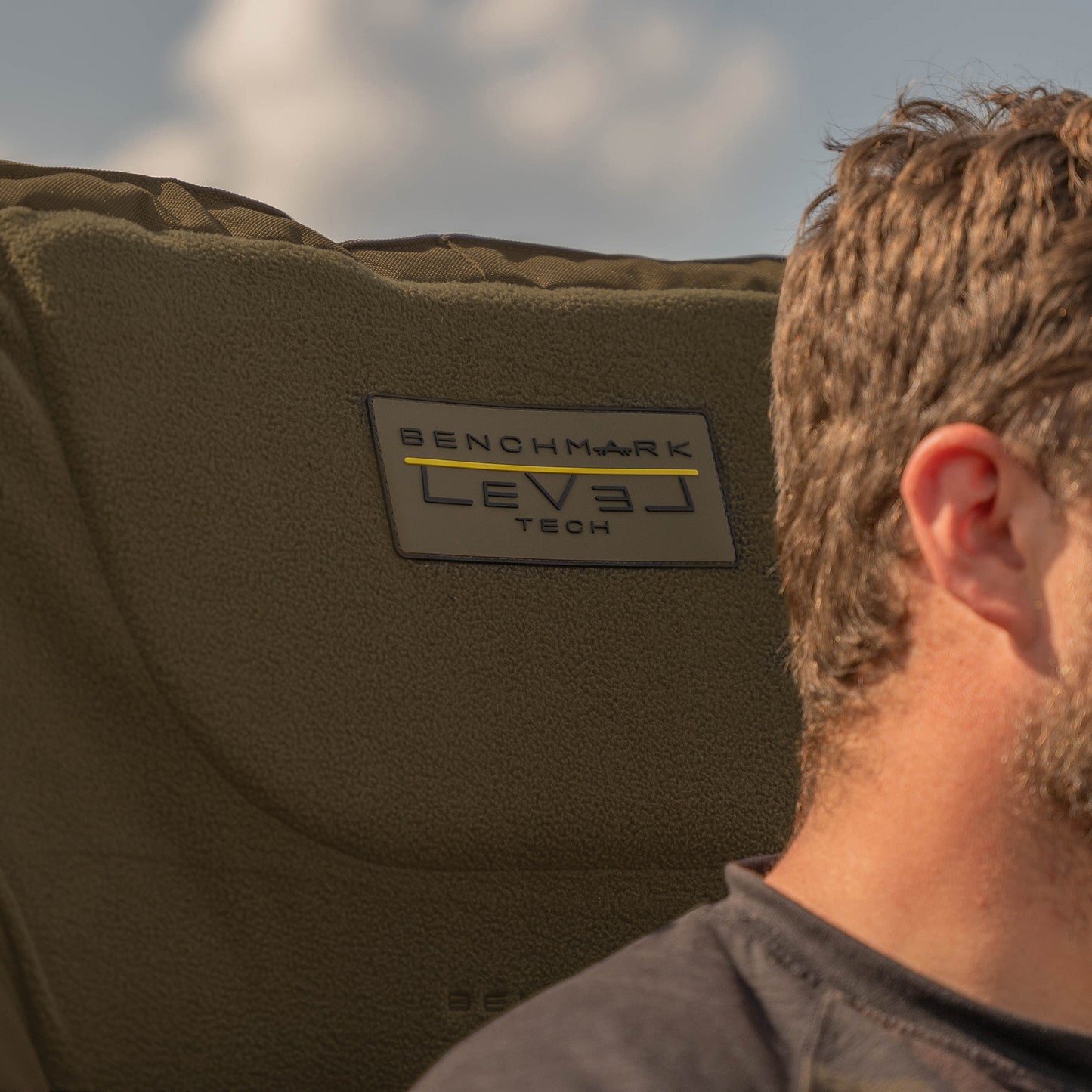 Avid benchmark hi-back recliner chair