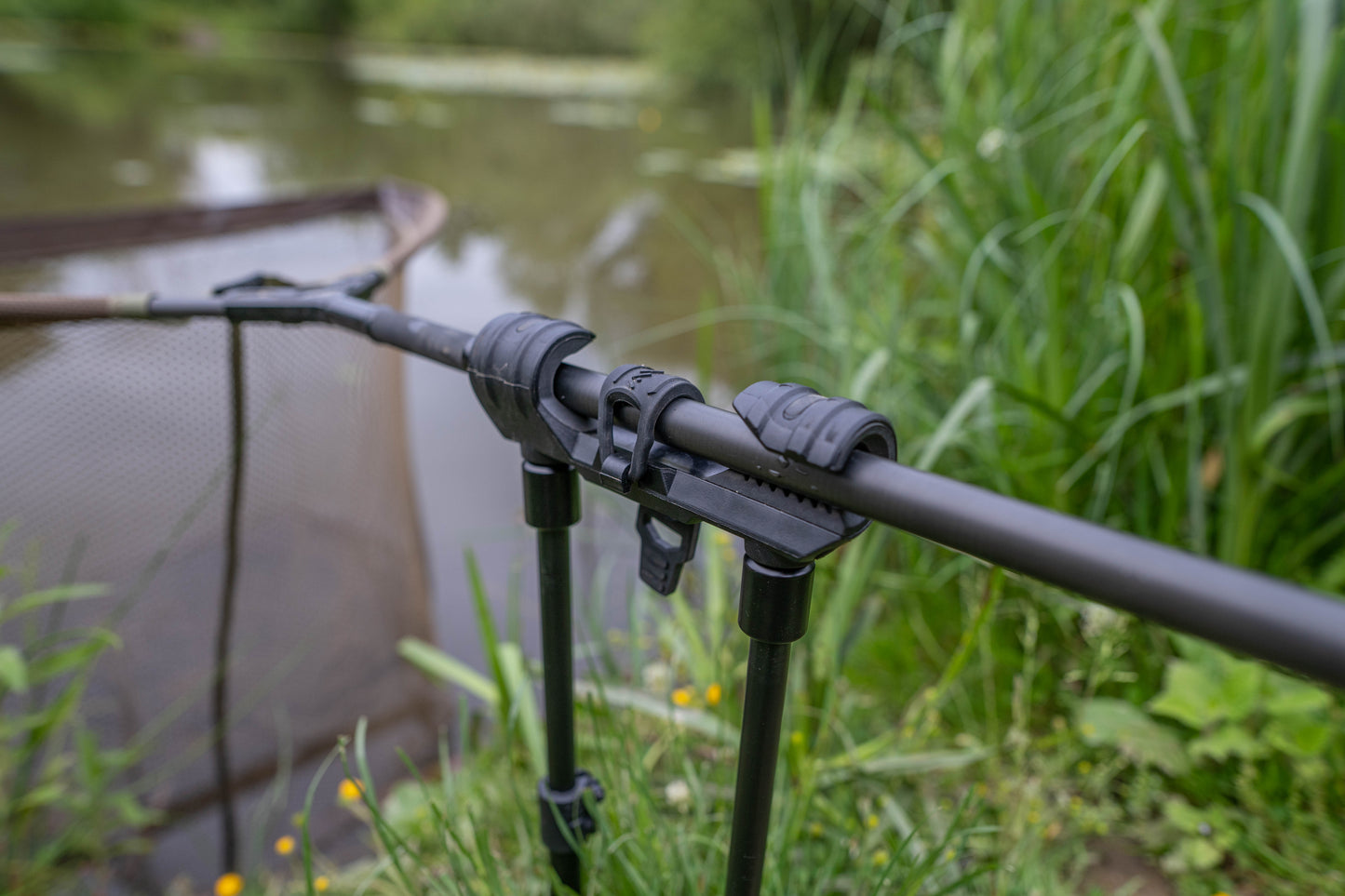 Avid lok down landing net holder