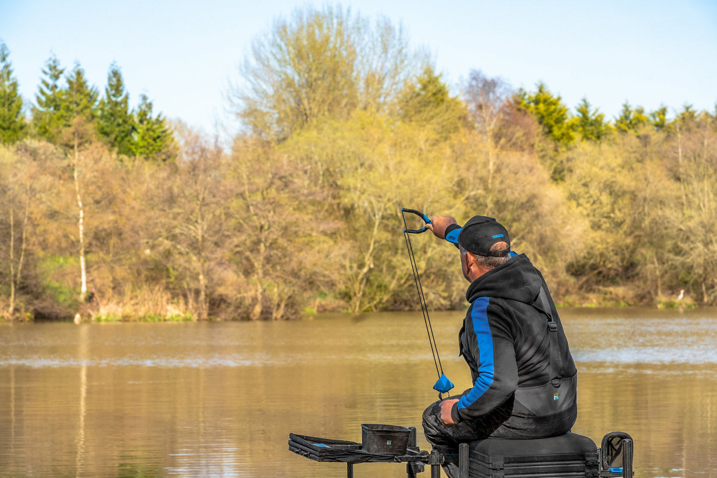 Preston groundbait catapult