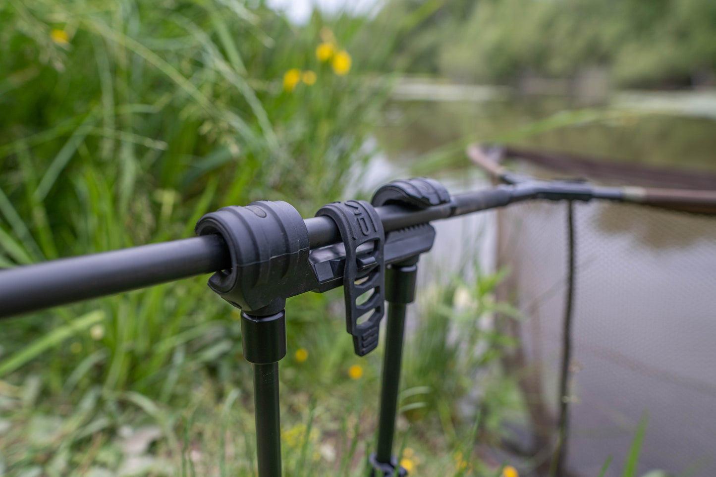 Avid lok down landing net holder