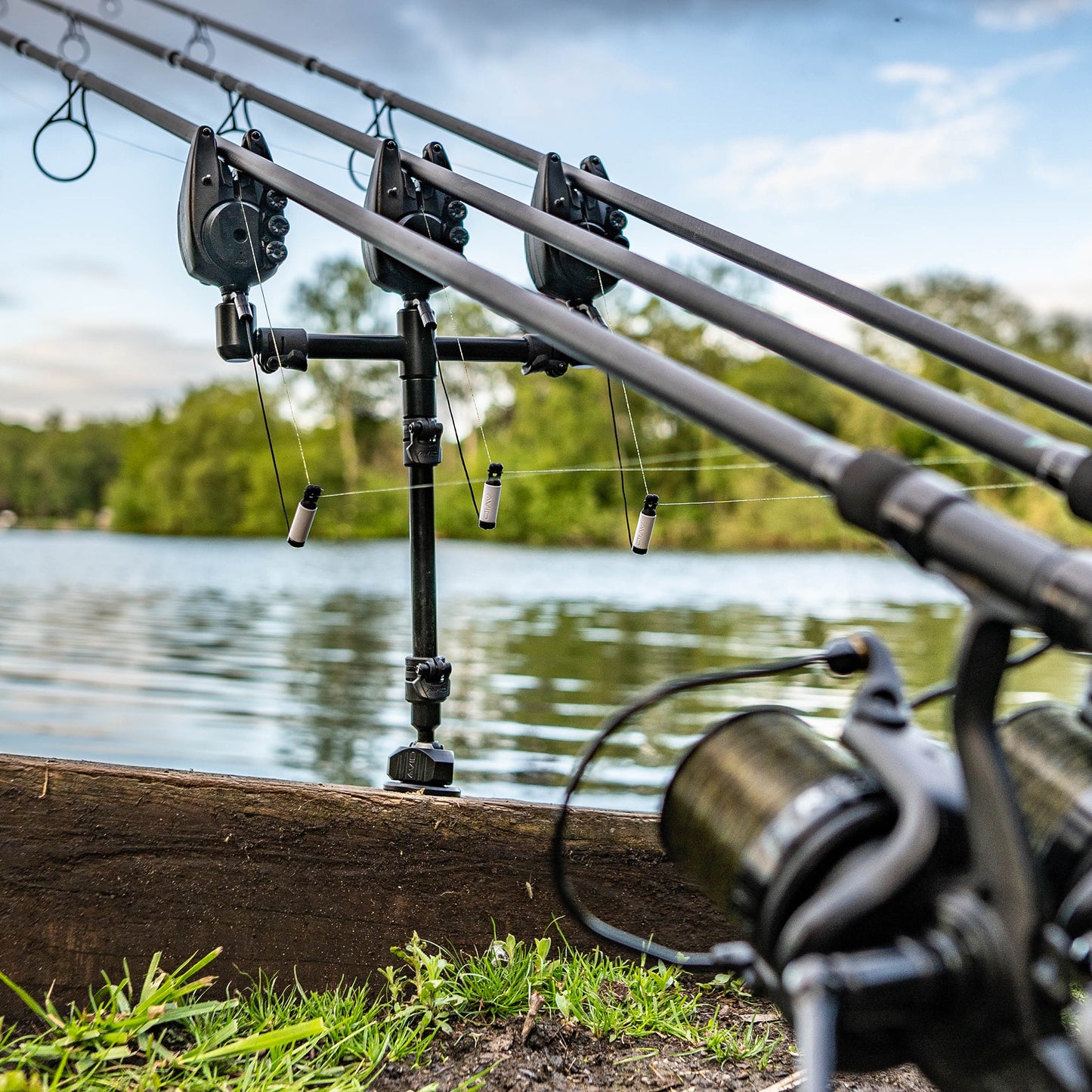 Avid lok down adjustable stage stand