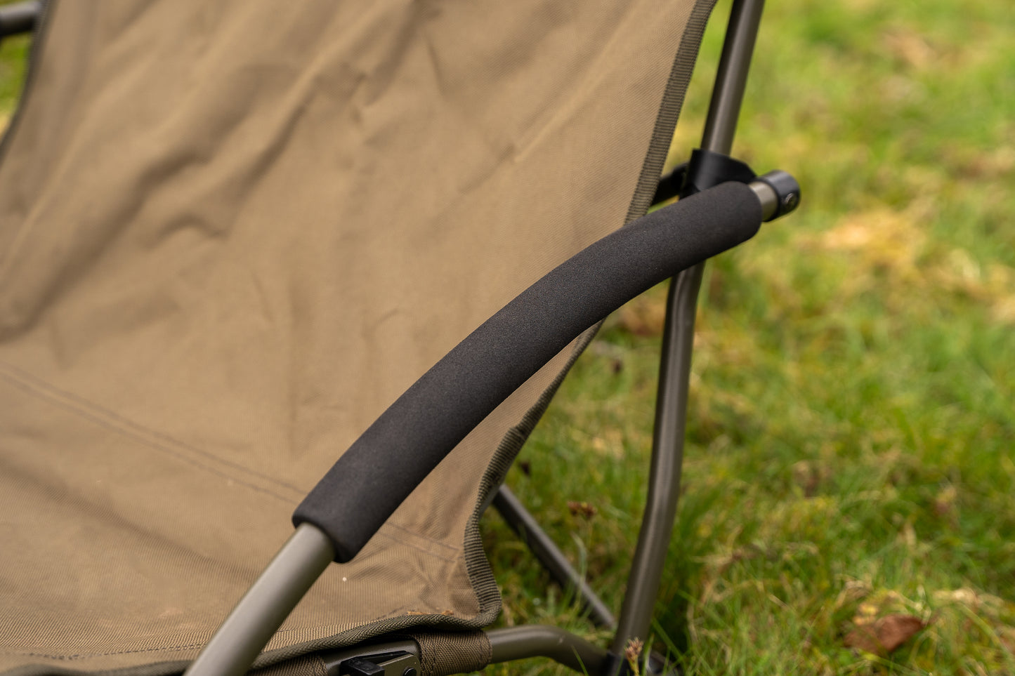 Revolve Low Chair