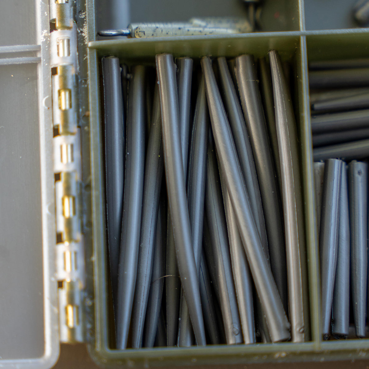 Outline Tungsten Anti-Tangle Sleeve