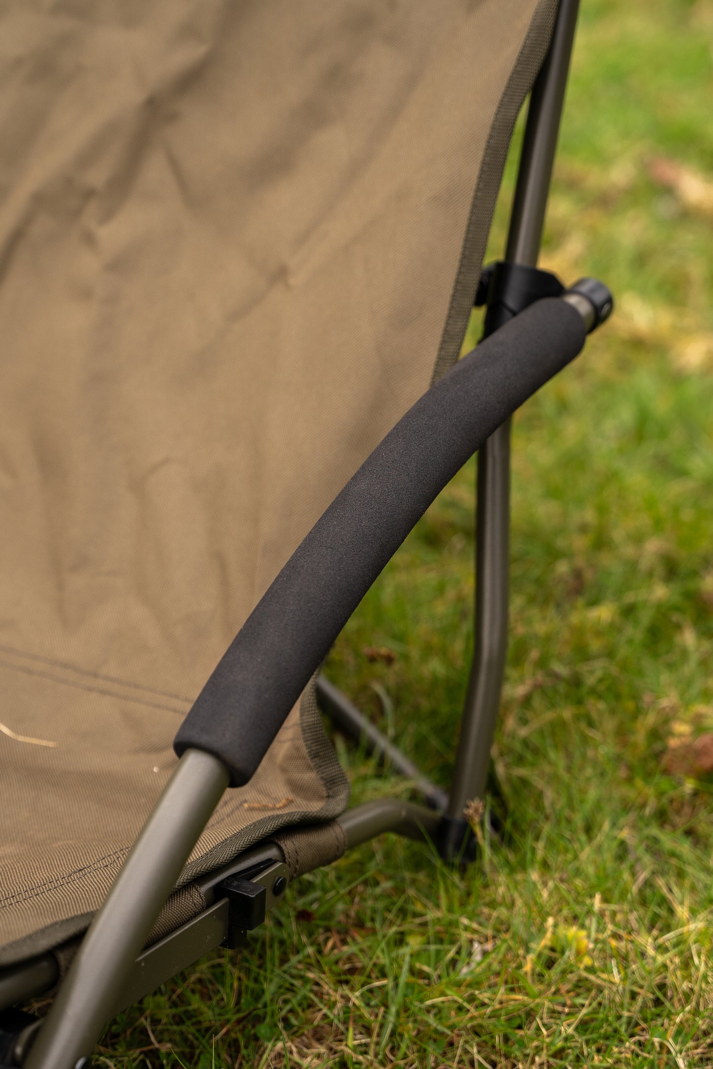 Revolve Low Chair