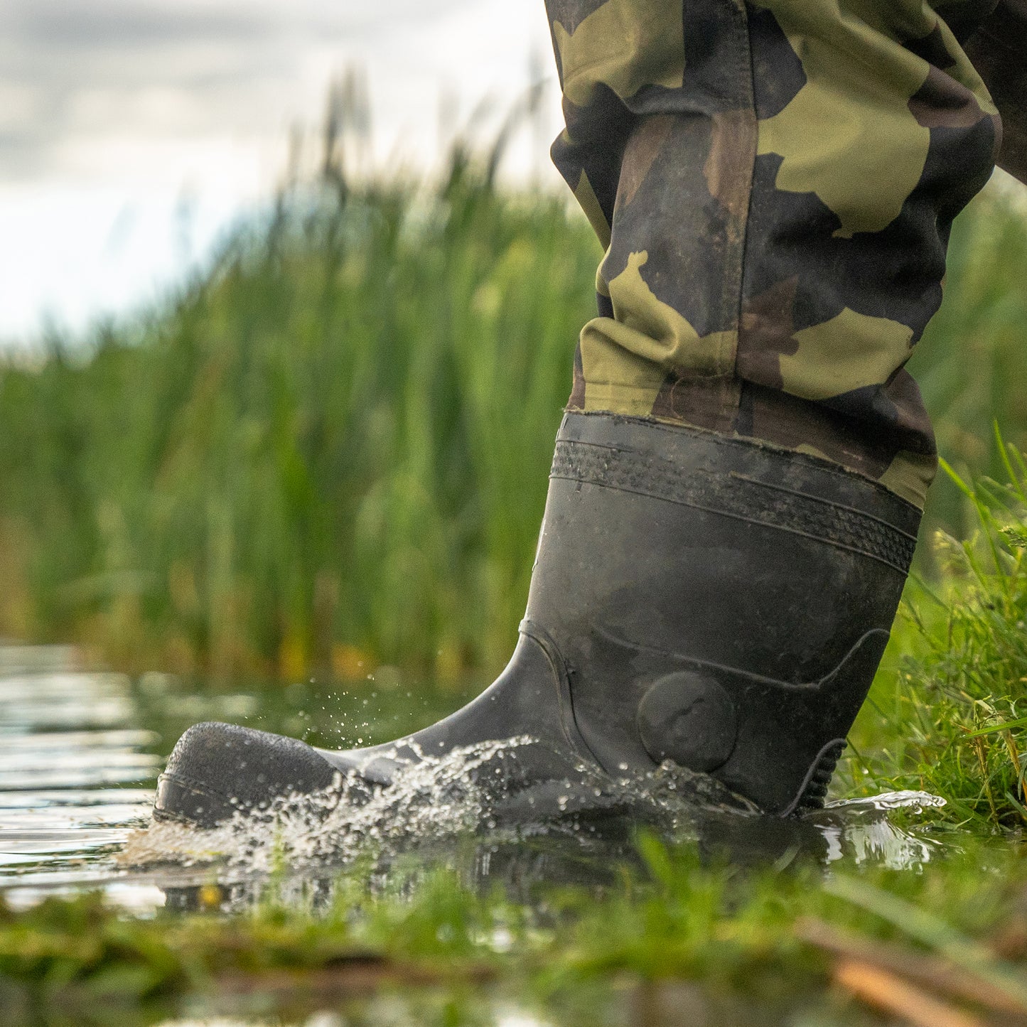 Distortion Camo Chest Waders