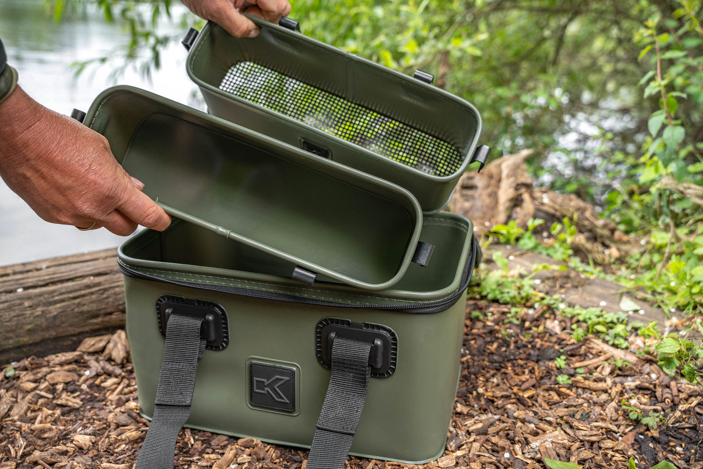 Eva tackle & bait station