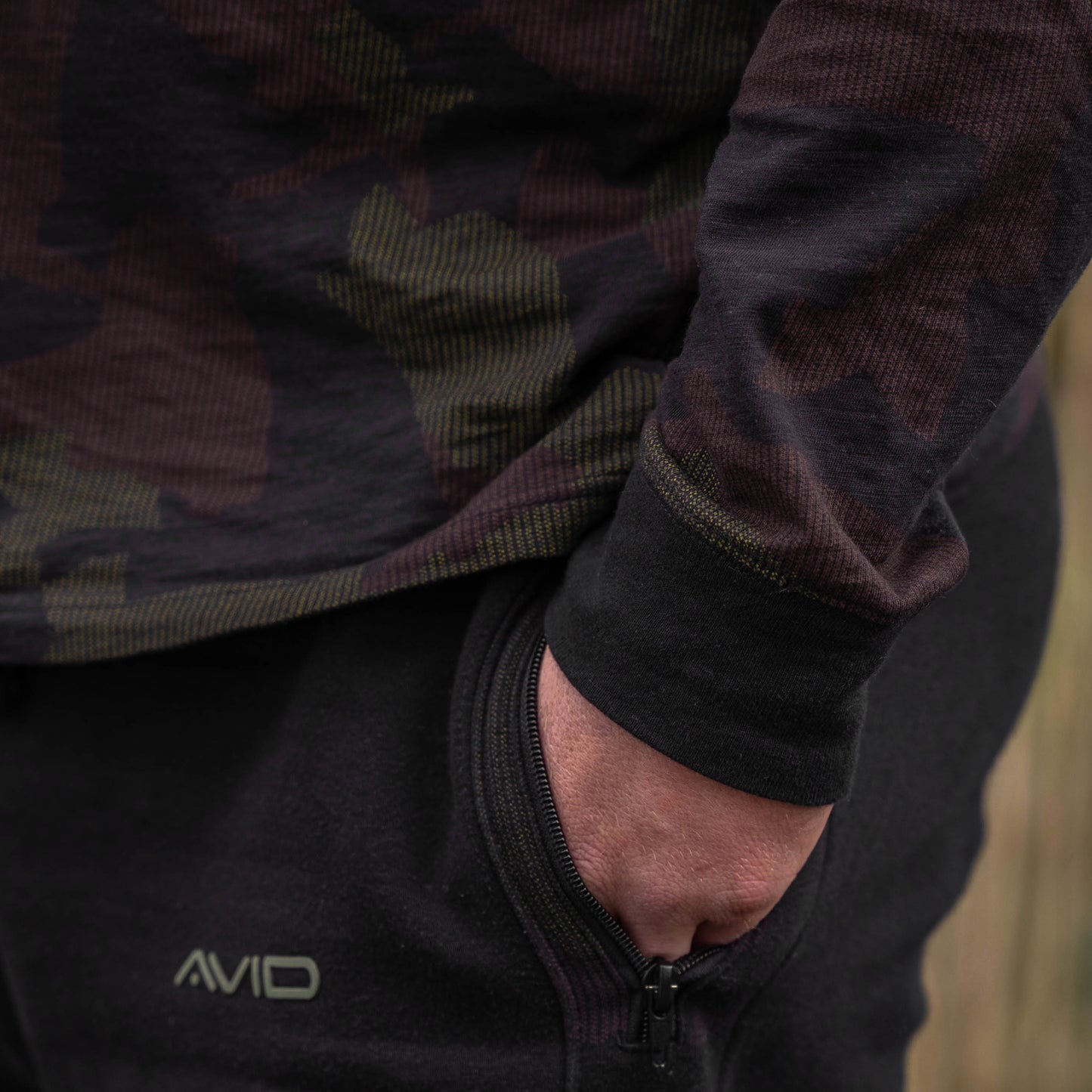 Avid distortion camo lite long sleeve