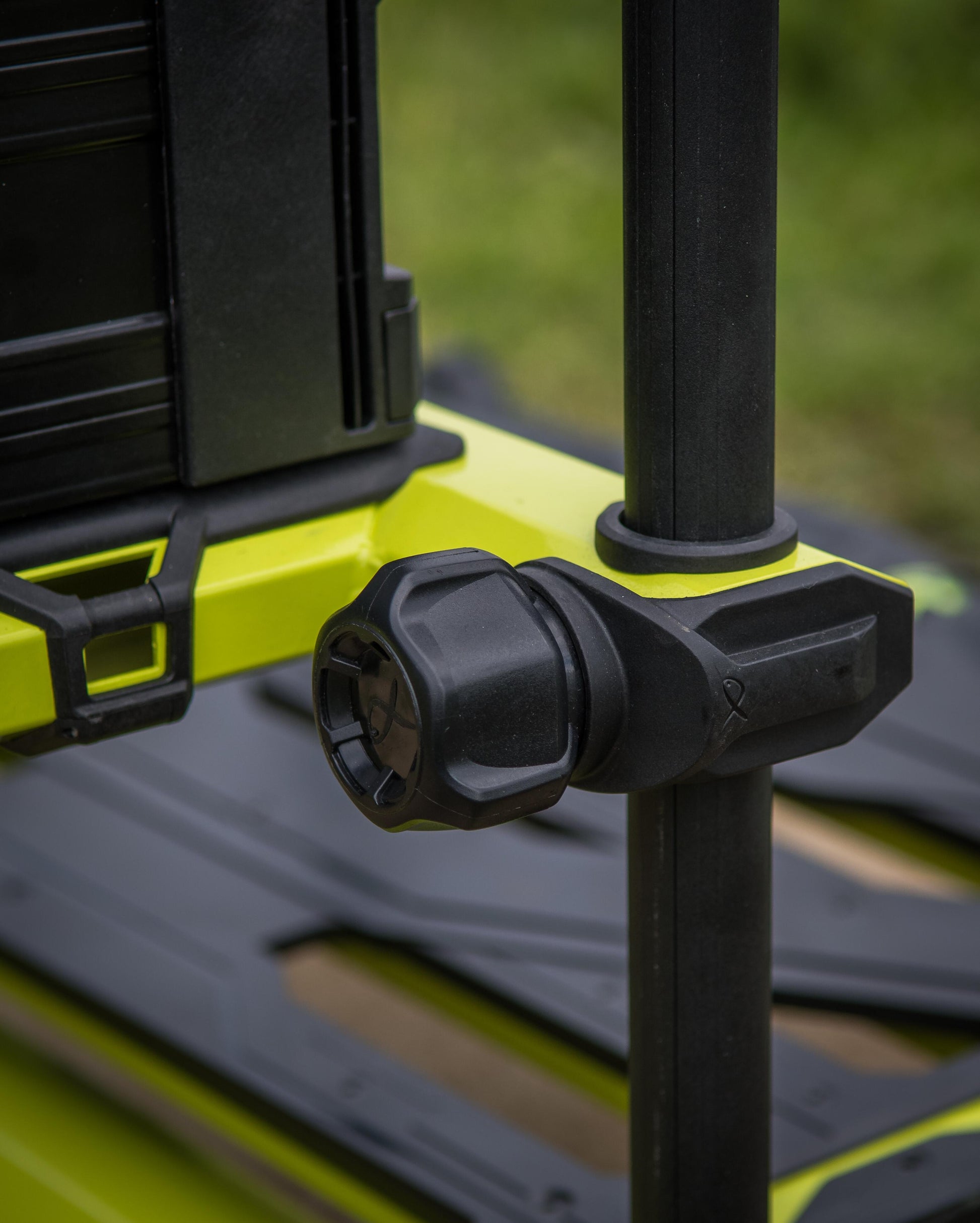 F25 Pro Swivel Seatbox 