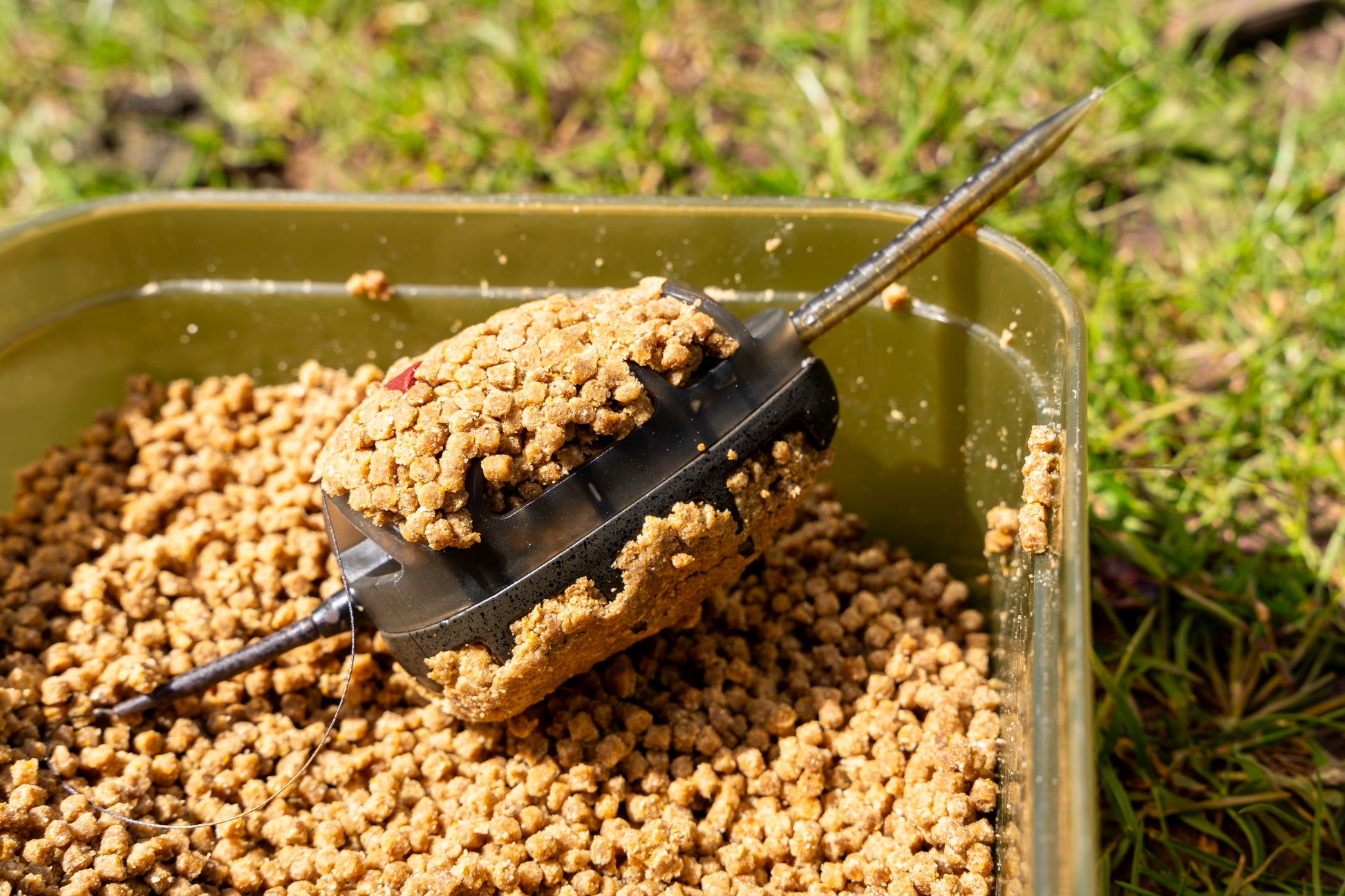 Double Method Feeder