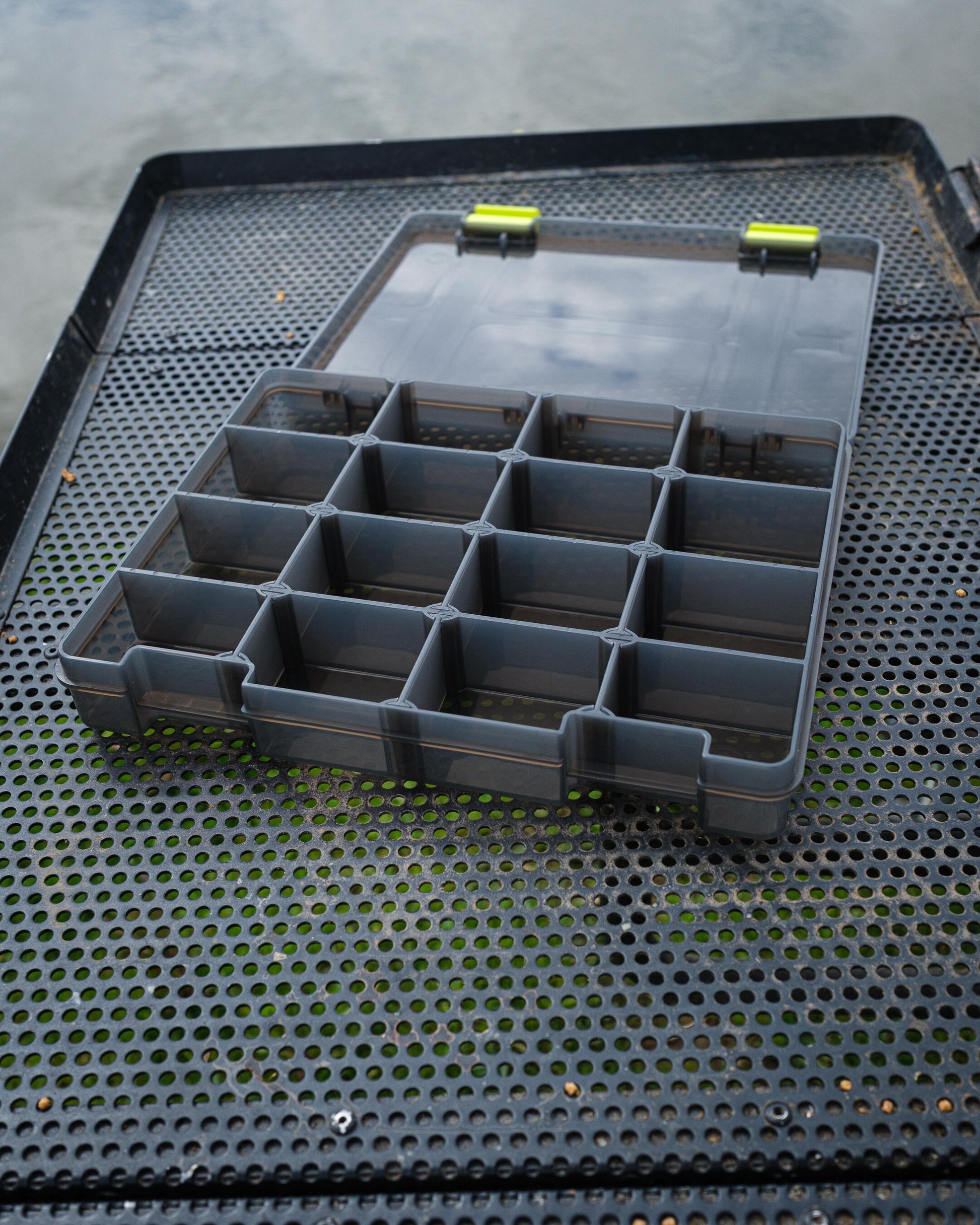 Medium 20 Compartment Deep