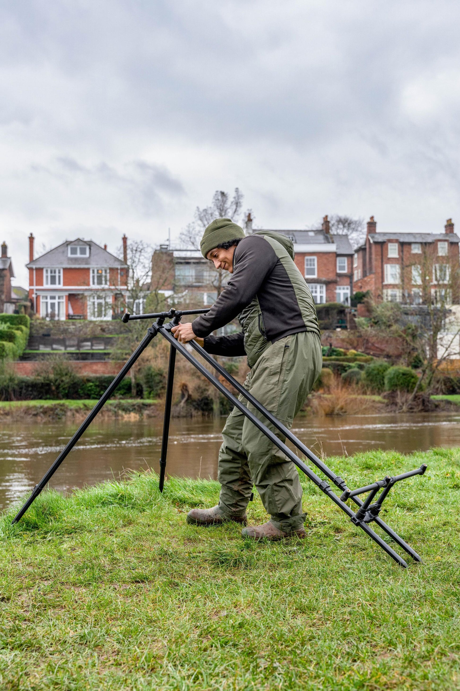 Deluxe River Tripod 3 Rod Wide