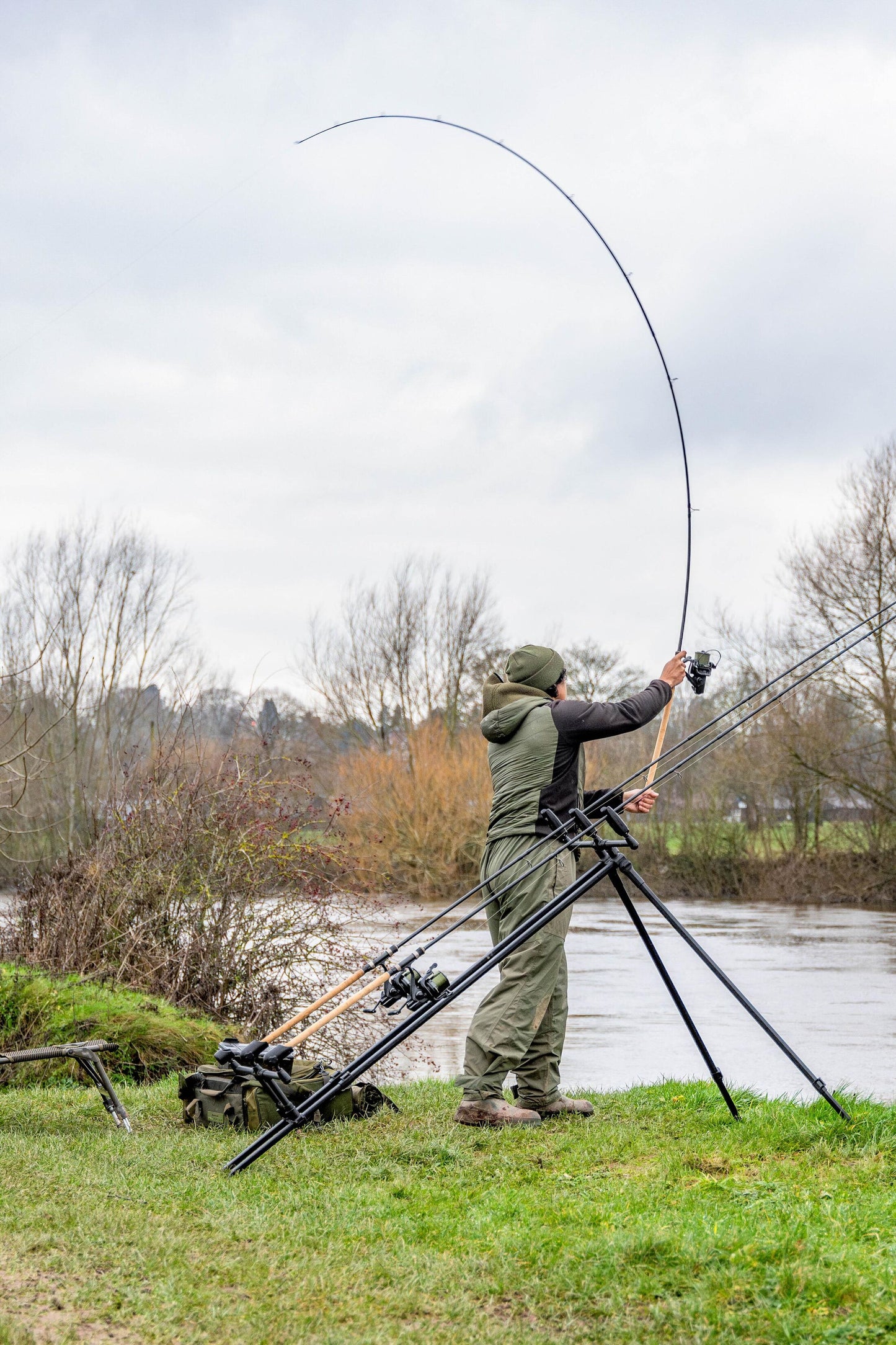 Deluxe River Tripod 3 Rod Wide
