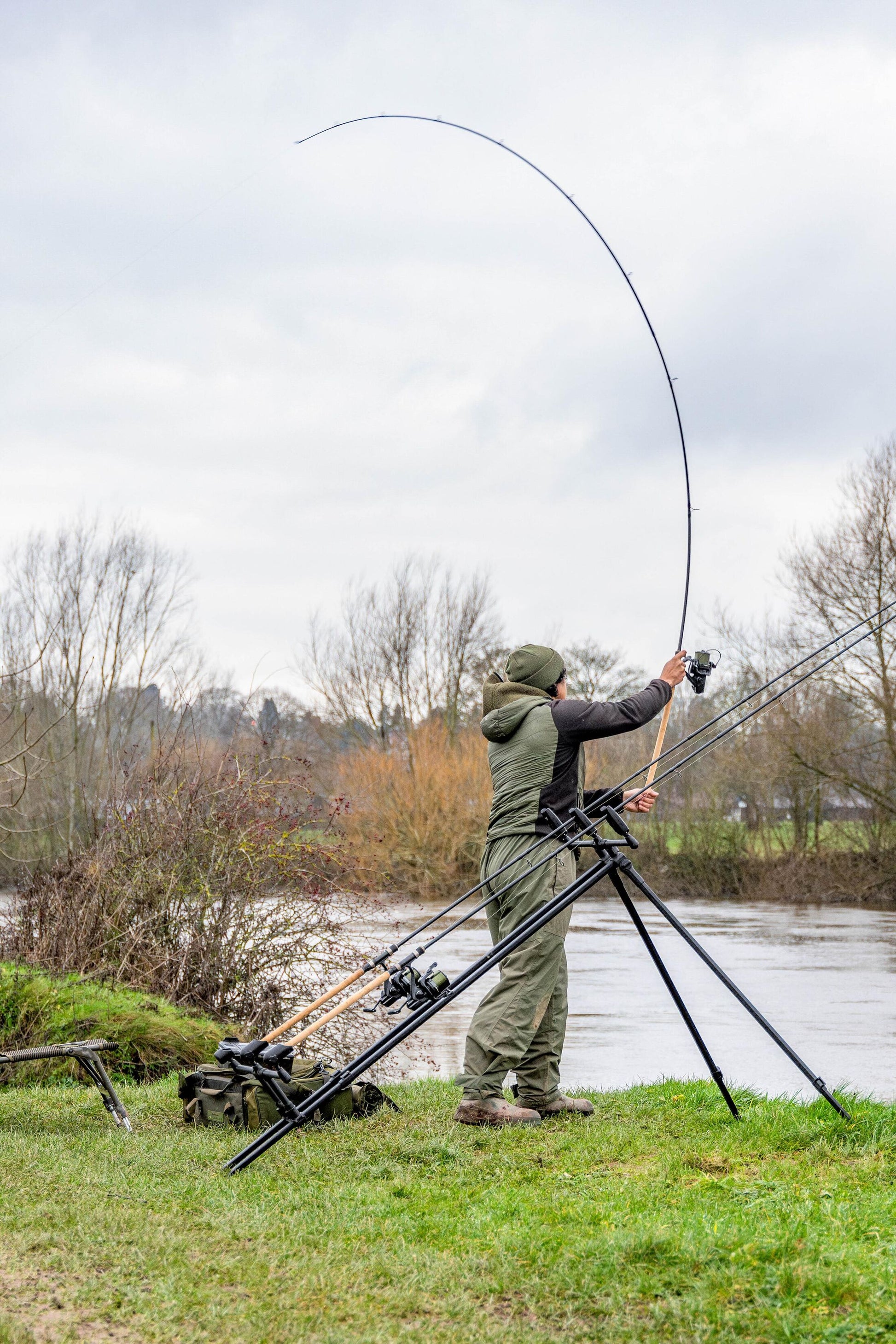 Deluxe River Tripod 3 Rod Wide