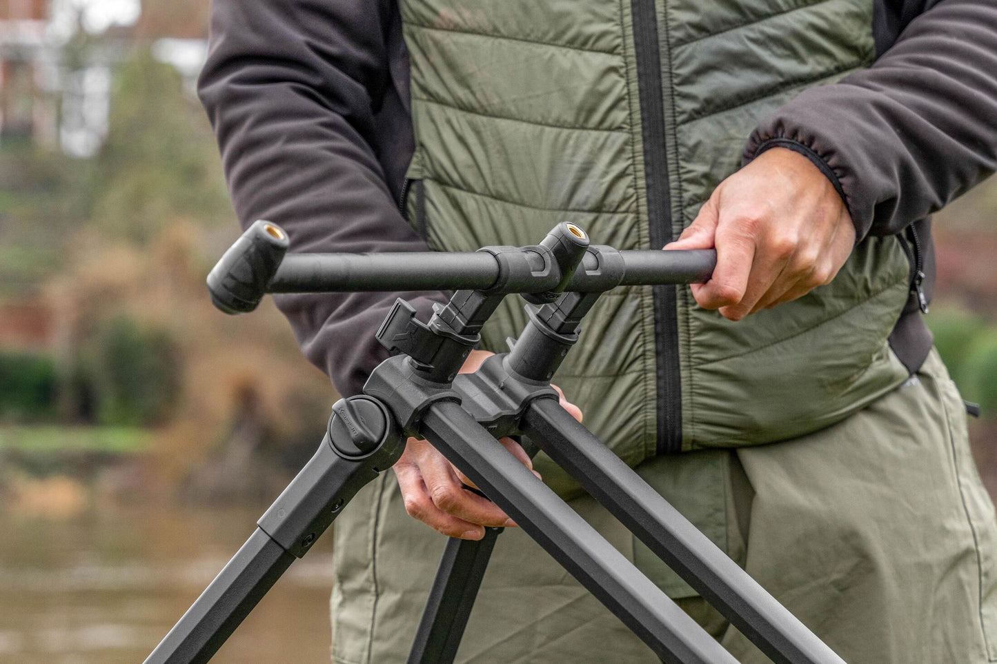Deluxe River Tripod 3 Rod Wide