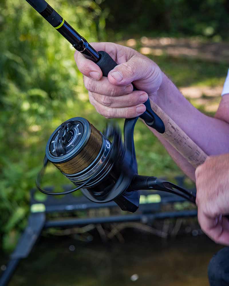 Aquos Ultra Reel 6000