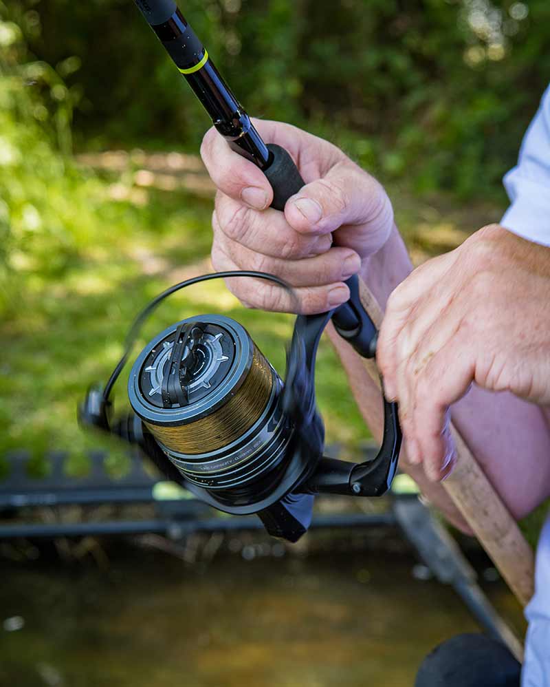 Aquos Ultra Reel 6000