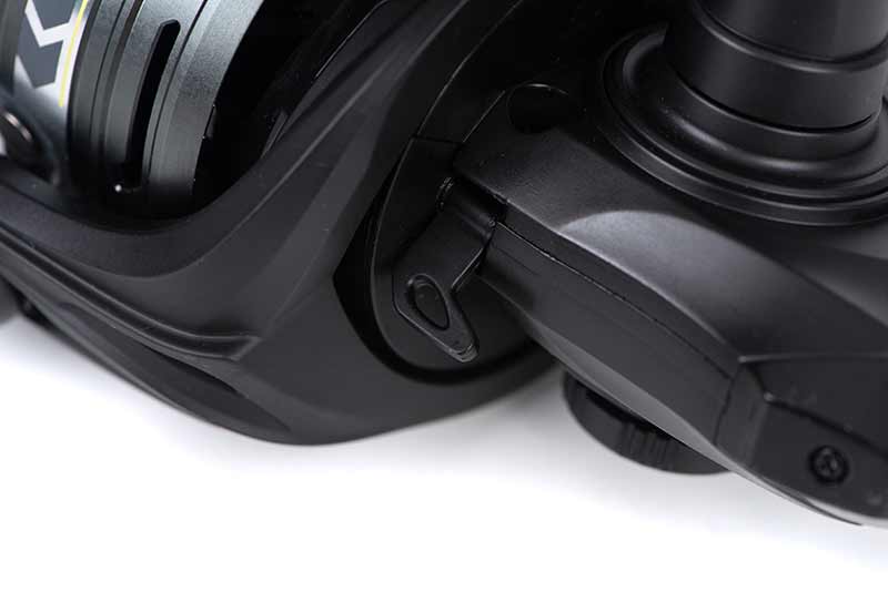 Aquos Ultra Reel 6000